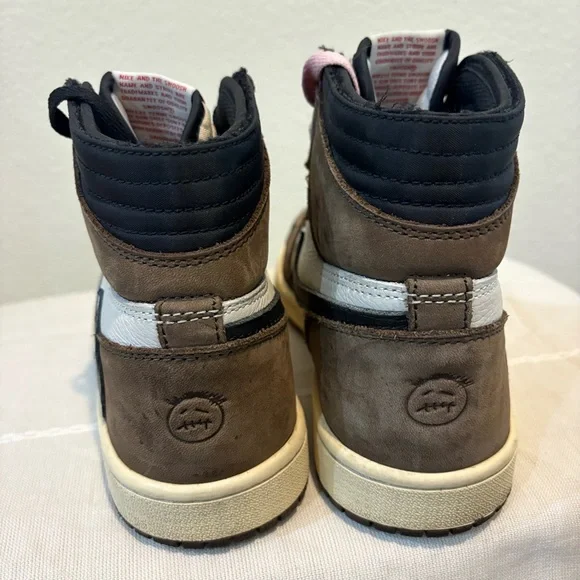 Nike Air Jordan 1 Retro High OG SP Travis Scott "Mocha" sneaker - Picture 7 of 13